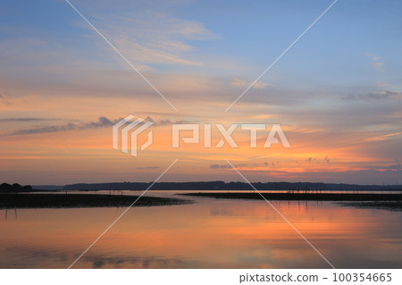 印巴湖的日出景色 印巴湖的日出景色 100354665