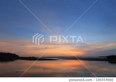 印巴湖的日出景色 100354666