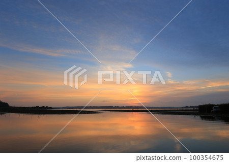 印巴湖的日出景色 印巴湖的日出景色 100354675