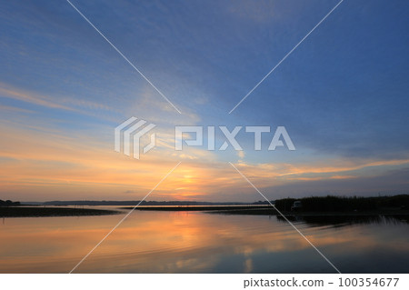 印巴湖的日出景色 印巴湖的日出景色 100354677