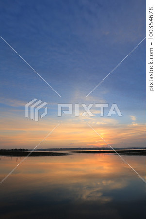 印巴湖的日出景色 印巴湖的日出景色 100354678