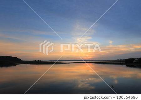 印巴湖的日出景色 印巴湖的日出景色 100354680