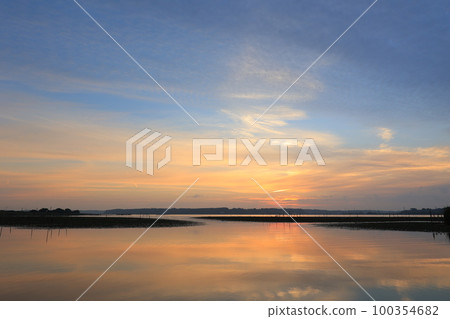 印巴湖的日出景色 印巴湖的日出景色 100354682