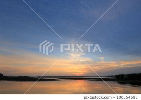 印巴湖的日出景色 印巴湖的日出景色 100354683
