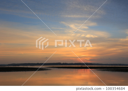 印巴湖的日出景色 印巴湖的日出景色 100354684