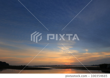 印巴湖的日出景色 印巴湖的日出景色 100354685
