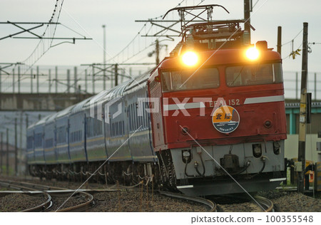 Hokuriku Main Line Takaoka-Nishi Takaoka JR East EF81-152 (Nagaoka) + Series 14 (Ogu) Hokuriku 100355548