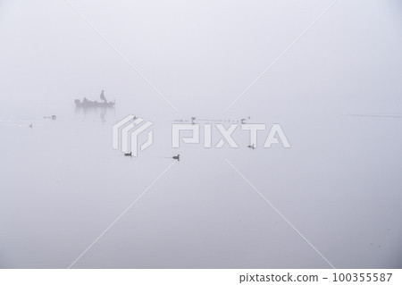 "Yamanashi Prefecture" Fishing boat in the fog, Lake Kawaguchi "Yamanashi Prefecture" Fishing boat in the fog, Lake Kawaguchi 100355587