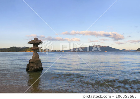 Hiroshima Onomichi Iwago Island Itsukushima Shrine Stone lantern Hiroshima Onomichi Iwago Island Itsukushima Shrine Stone lantern 100355663