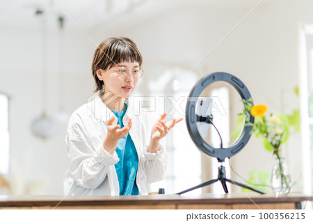 Young woman delivering online 100356215