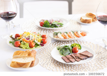 Table photo party food 100356672