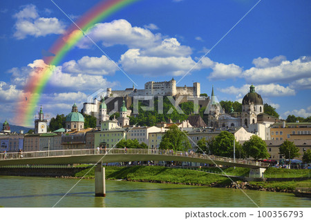 薩爾茨堡老城的薩爾扎赫河 100356793