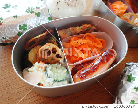 Rice ball bento side dish 100360387