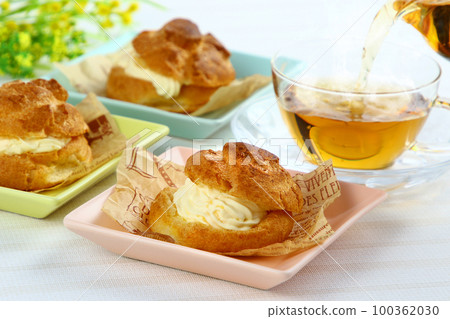 Handmade cream puff 100362030