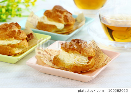 Handmade cream puff 100362033