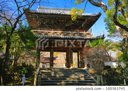 [Yamaguchi Prefecture] Kozanji Temple (Sanmon) in sunny weather 100363745