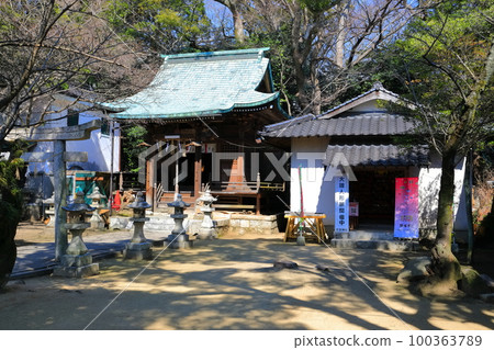 [山口縣]調布的八坂神社天氣晴朗 100363789