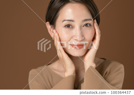 美麗的女人雙手 100364437