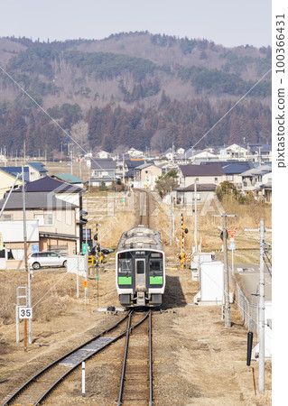 Scenery of the Tadami Line Train at Aizusakashita Station Aizusakashita Town, Fukushima Prefecture 100366431