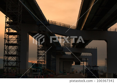 Construction site of Shin-Meishin Expressway in Joyo City, Kyoto Prefecture Construction site of Shin-Meishin Expressway in Joyo City, Kyoto Prefecture 100367341