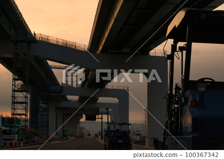 Construction site of Shin-Meishin Expressway in Joyo City, Kyoto Prefecture Construction site of Shin-Meishin Expressway in Joyo City, Kyoto Prefecture 100367342