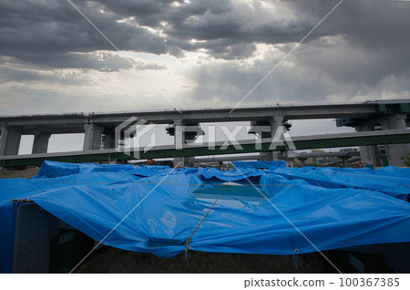 Construction site of Shin-Meishin Expressway in Joyo City, Kyoto Prefecture 100367385