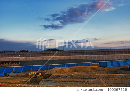Construction site of Shin-Meishin Expressway in Yawata City, Yawata City Construction site of Shin-Meishin Expressway in Yawata City, Yawata City 100367516