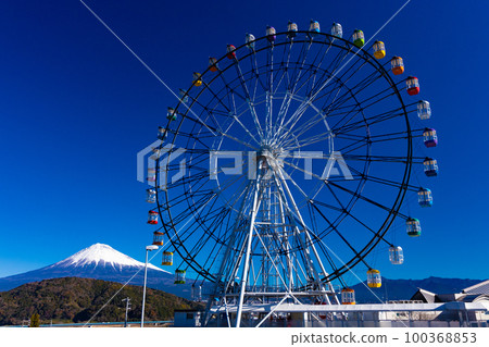 Ferris wheel and Mt. Fuji Ferris wheel and Mt. Fuji 100368853