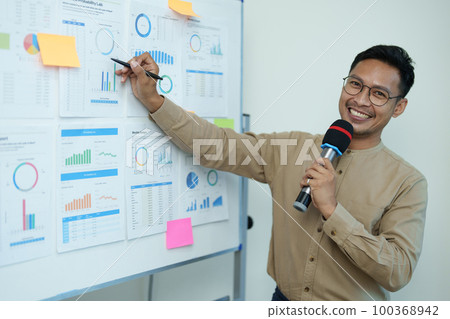 Asian economist or business expert teaches business investment and financial planning to cope with start-up risks and to motivate new entrepreneurs, sme concepts. 100368942