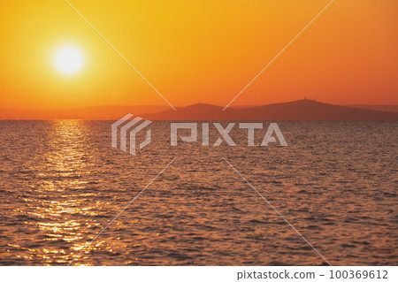 Sunrise over Lake Balaton, Hungary, Europe Sunrise over Lake Balaton, Hungary, Europe 100369612
