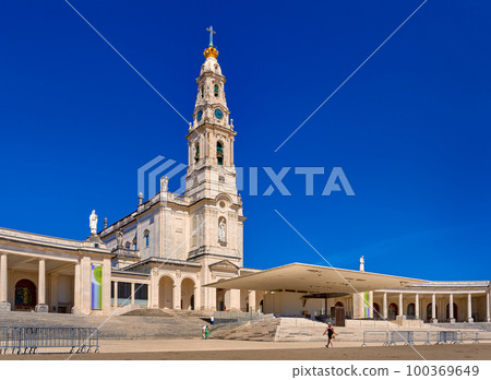 Basilica of Our Lady of Rosary of Fatima, Portugal, on sunny day. Basilica of Our Lady of Rosary of Fatima, Portugal, on sunny day. 100369649