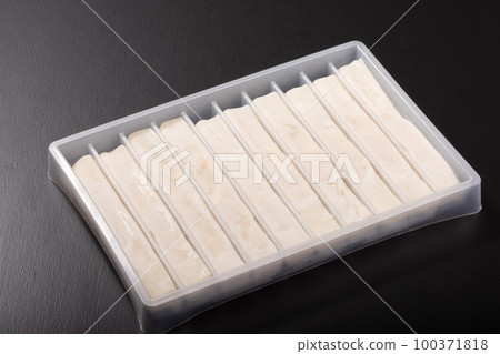 Shrimp and cheese spring rolls (frozen food) Shrimp and cheese spring rolls (frozen food) 100371818