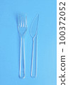 Plastic disposable tableware, cutlery. Fast food. Clean plastic fork and knive on blue background. 100372052