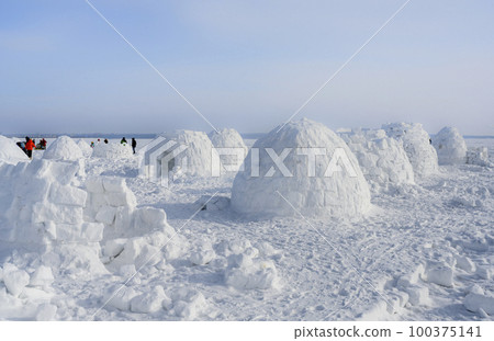 Competition for making of igloo, national shelter from cold of northern peoples made of snow bricks 100375141