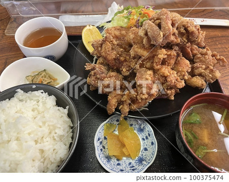 Japan's largest fried chicken set meal Japan's largest fried chicken set meal 100375474