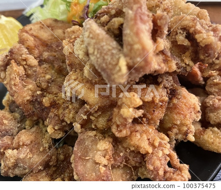 Japan's largest fried chicken set meal Japan's largest fried chicken set meal 100375475