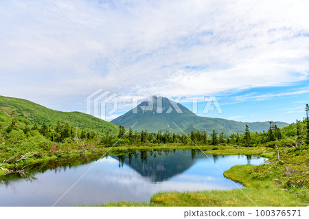 Take the Shiretoko Lake Rausu trekking course 100376571