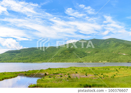 Take the Shiretoko Lake Rausu trekking course 100376607