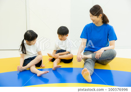 gymnastics kids 100376996