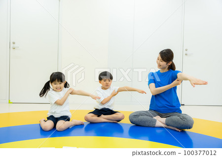 gymnastics kids 100377012
