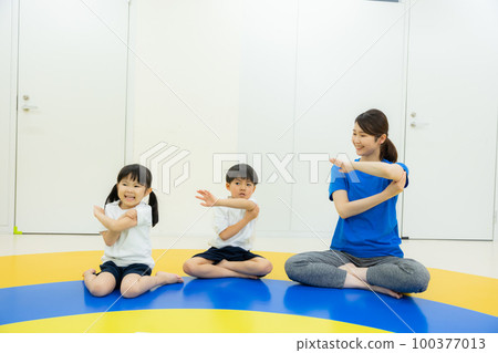 gymnastics kids 100377013