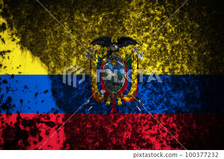 Old cracked wall with the flag painted 100377232