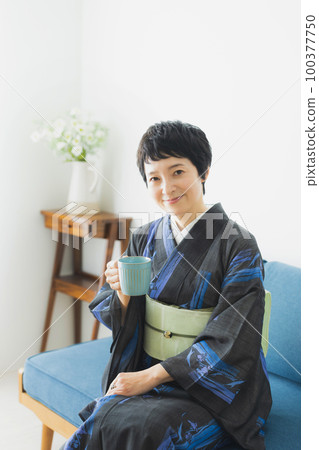 Small black living room 100377750