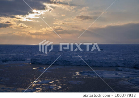 Drift ice Drift ice 100377938