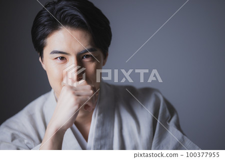 和服男 100377955