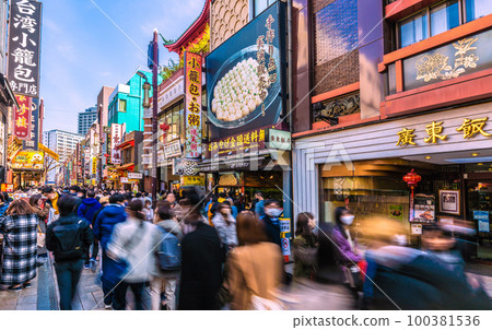 Yokohama cityscape in Japan March. View of Yokohama Chinatown. Bustle same as before the corona disaster = March 4 Yokohama cityscape in Japan March. View of Yokohama Chinatown. Bustle same as before the corona disaster = March 4 100381536
