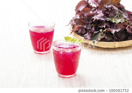 紫蘇汁和紅紫蘇葉 紅紫蘇汁手工果汁健康飲品保健飲品形像素材 100381752