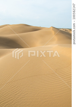 Sand dunes in the Kyzylkum desert Kazakhstan. The vast desert of Central Asia 100382147