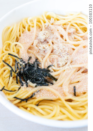 Delicious convenience store cod roe spaghetti Delicious convenience store cod roe spaghetti 100383110