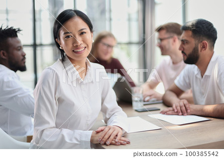 business people in a meeting at office 100385542